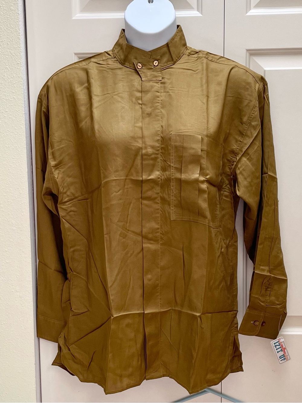 BNWT California IZIT U? Lifting off design shirt